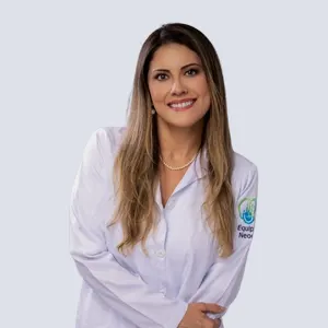 Dra. Renata Castro<br />
Pediatra e Neonatologista<br />
